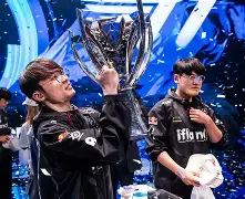 爱游戏全站-莱万9分钟5球完整版