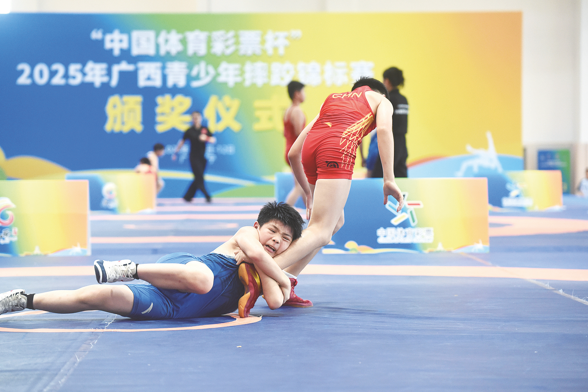 爱游戏体育app下载-形容队员们在场上努力拼搏的成语